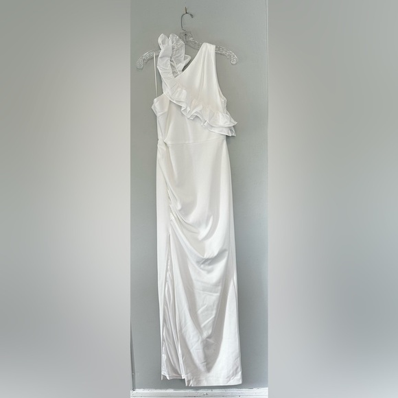 One33 Social White Ruffle One-Shoulder Gown with Front Slit Size 4 NWT - Picture 10 of 10